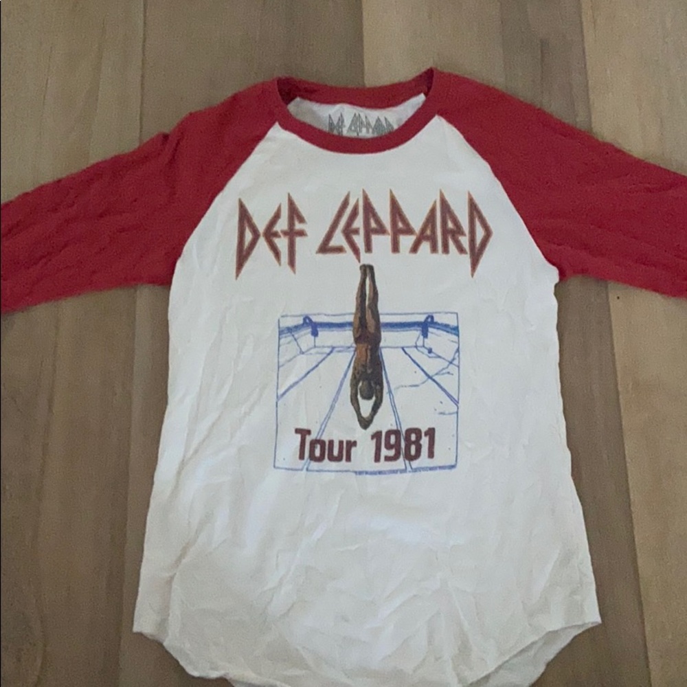 Def Leppard band t-shirt